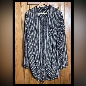 Torrid 3 Tunic Shirt Women’s 3x Button Up Career Casual Lightweight Semi-Sheer